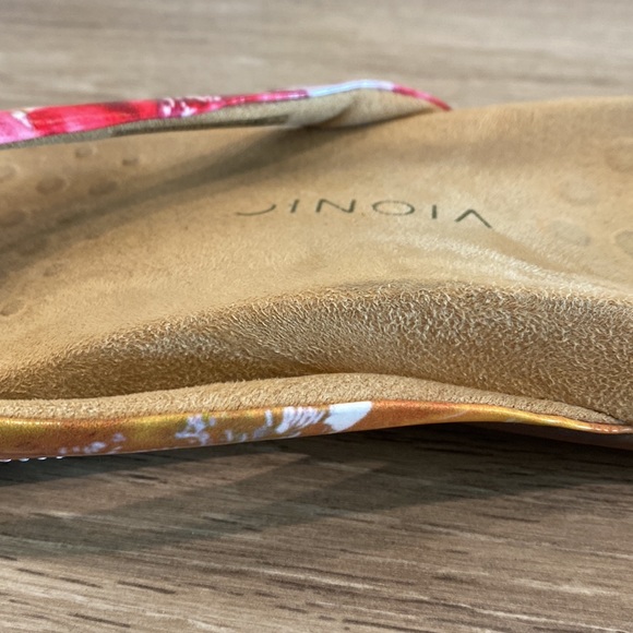 Vionic Rainbow Flip Flops *Size 10* - Picture 5 of 5